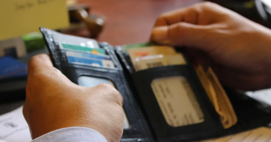 Dólar tarjeta: la cotización para compras en el exterior subió a $ 948