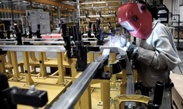 Baja interanual del 3,6% en la actividad industrial y del 4,5% en la construcción