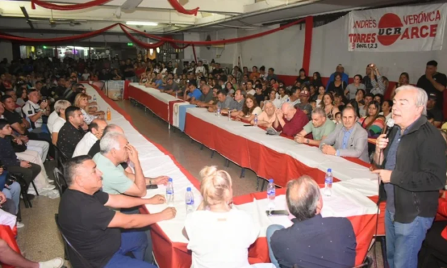 Más de mil dirigentes del radicalismo de Córdoba expresaron apoyo a Massa