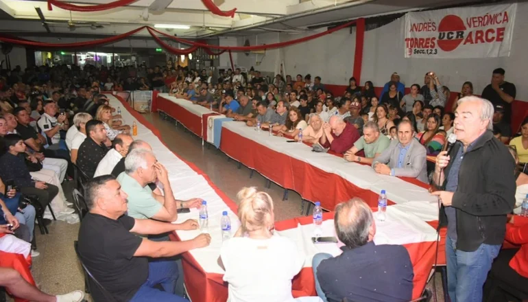 Más de mil dirigentes del radicalismo de Córdoba expresaron apoyo a Massa