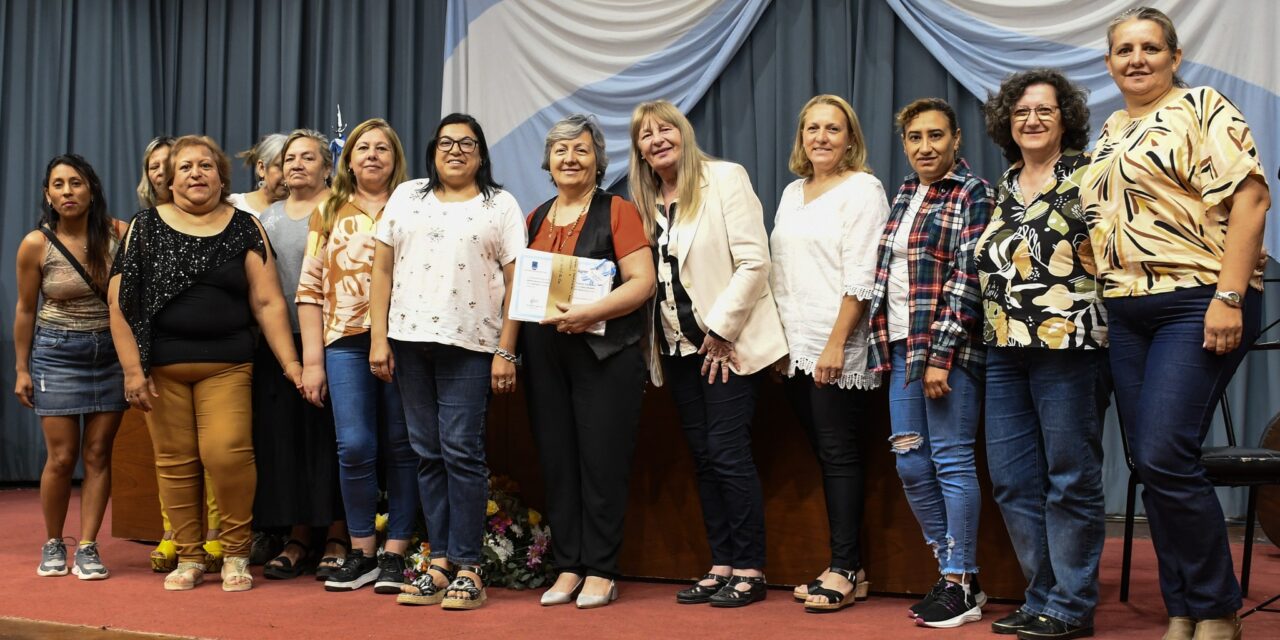 UNRC: Se entregaron los certificados 2023 de la Universidad Barrial