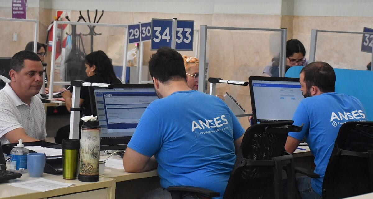 Despidos: el Gobierno dio de baja a unos 7.000 empleados públicos del Estado