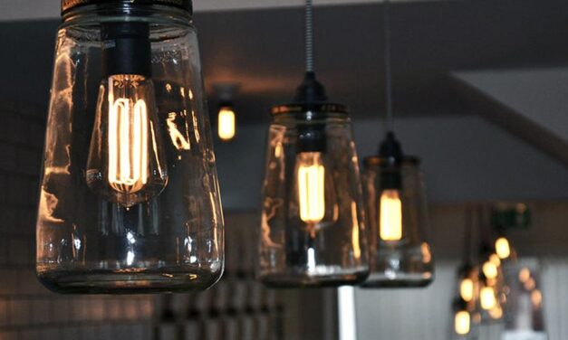 El Gobierno decreta la «emergencia» del sector eléctrico y dispone la revisión tarifaria