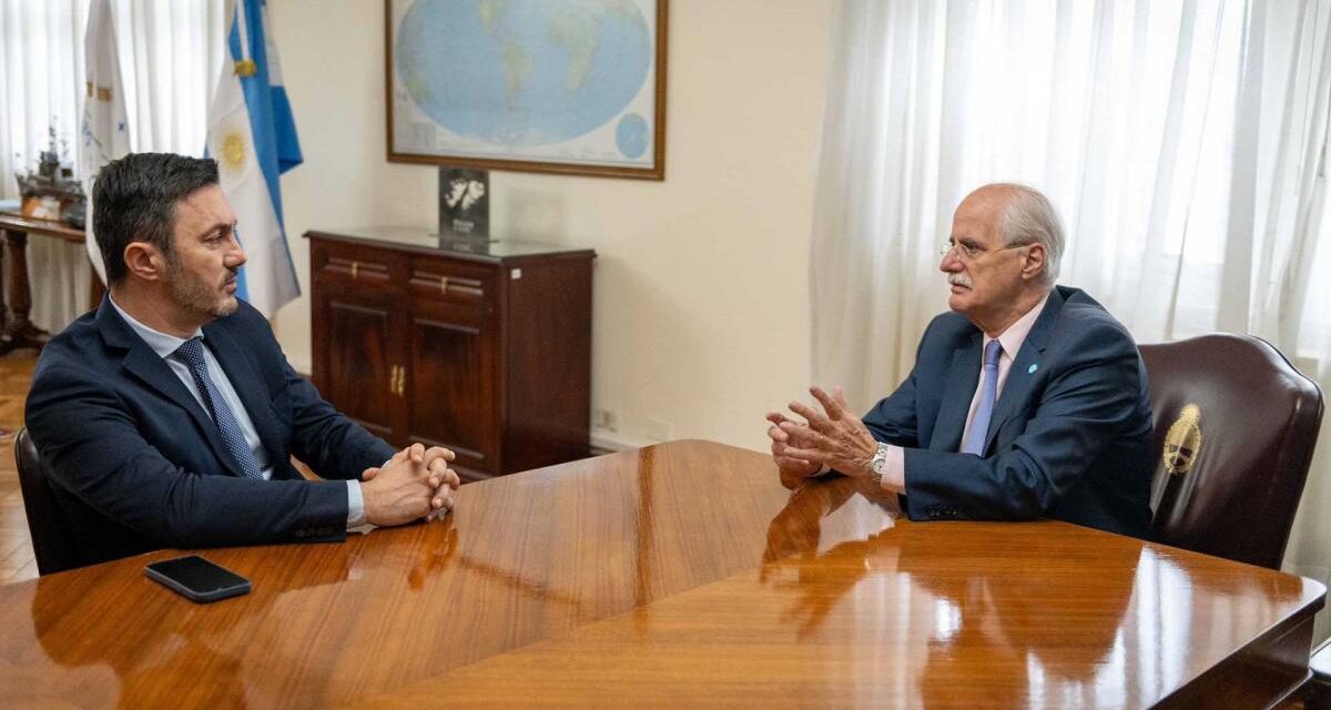 Taiana se reunió con el futuro ministro Petri para iniciar la transición en Defensa