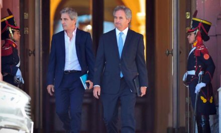 El ministro Caputo anuncia este martes el paquete de medidas económicas