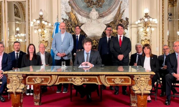 Milei presentó un DNU de 366 artículos para una profunda desregulación de la economía