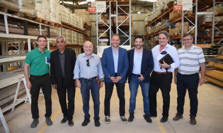 Gill visitó Cooperativa Horizonte, referente en construcción de viviendas