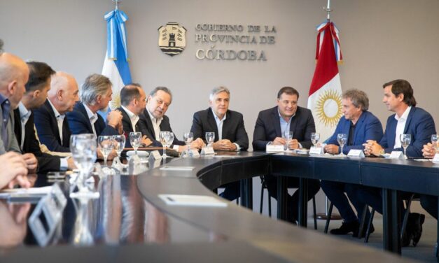 Llaryora se reunió con representantes del sector turístico