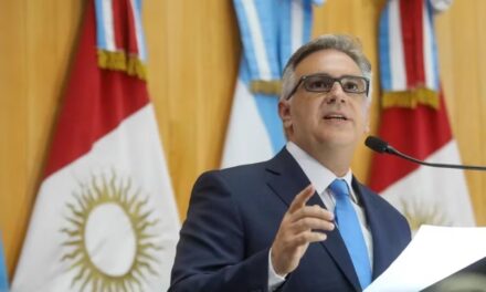 Martín Llaryora anunció recortes en los salarios de la política