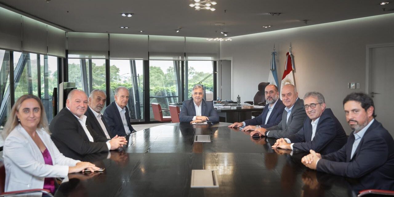 El gobernador Martín Llaryora recibió a dirigentes del G 6
