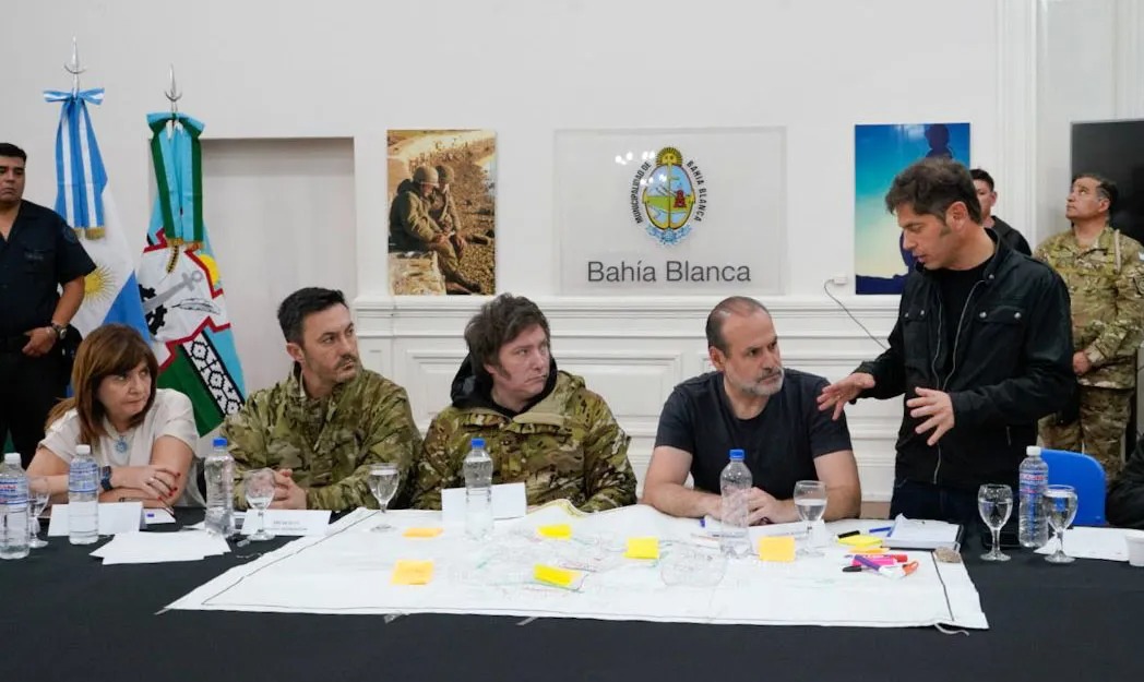 Milei recorrió Bahía Blanca junto a varios ministros