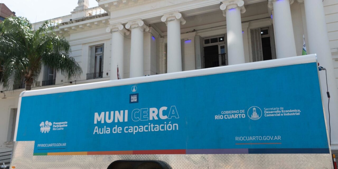 Río Cuarto: el Aula Móvil de Capacitación llegó a la Plaza Olmos de la Juventud