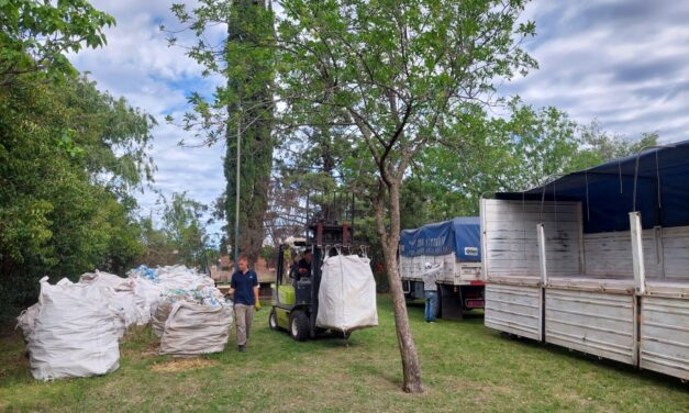 Adelia María: Primer envío de Botellas de Amor para su reciclaje