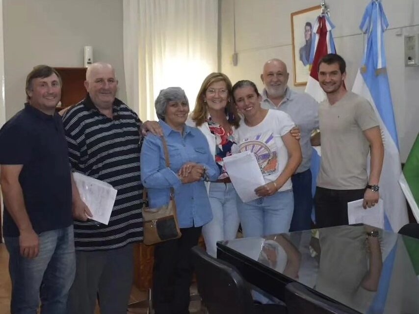 Coronel Moldes: se entregaron tres nuevas viviendas
