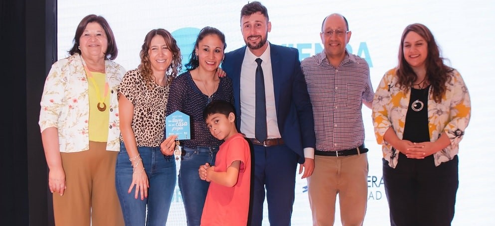 Entregaron viviendas, escrituras y créditos en General Deheza
