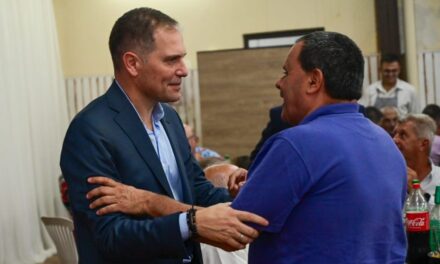 Gill asistió a la celebración del 80° Aniversario de la cooperativa “Las Cañitas”