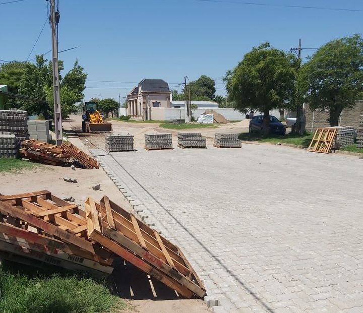 Italó: avanza la obra de adoquinado en calle Córdoba