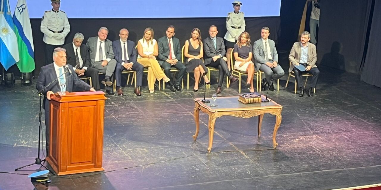 Martín Llaryora tomó juramento a ministros de su gabinete en Río Cuarto