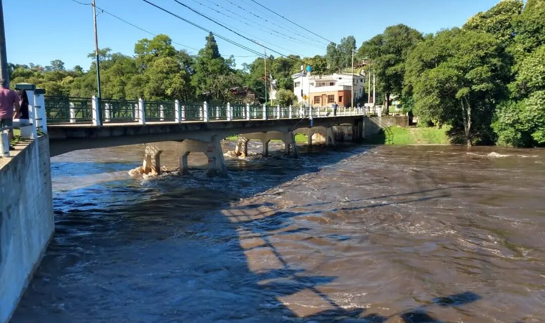 Alpa Corral: importante crecida del río Barrancas