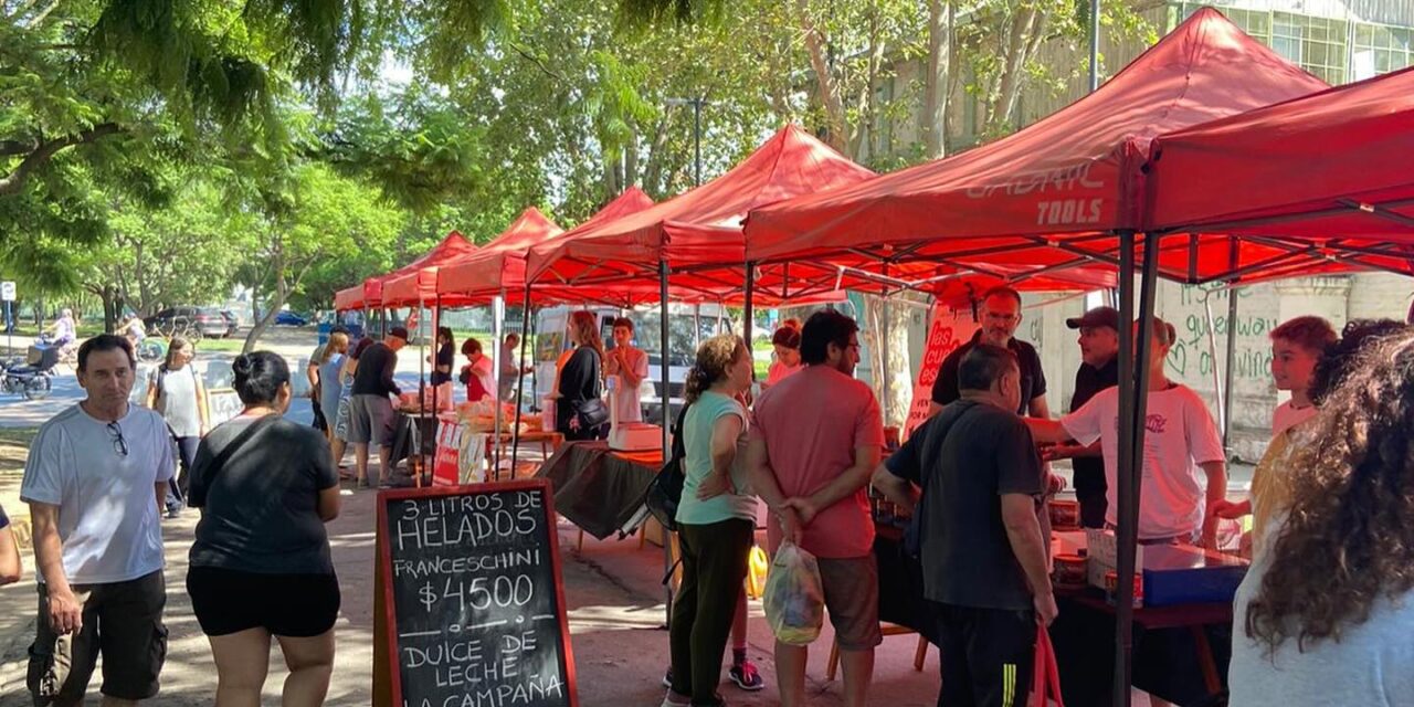 Villa María: Accastello habló con productores locales en su recorrida por la Feria Franca