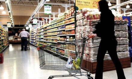Una familia necesita casi 500 mil pesos para no caer en la pobreza, indicó el Indec