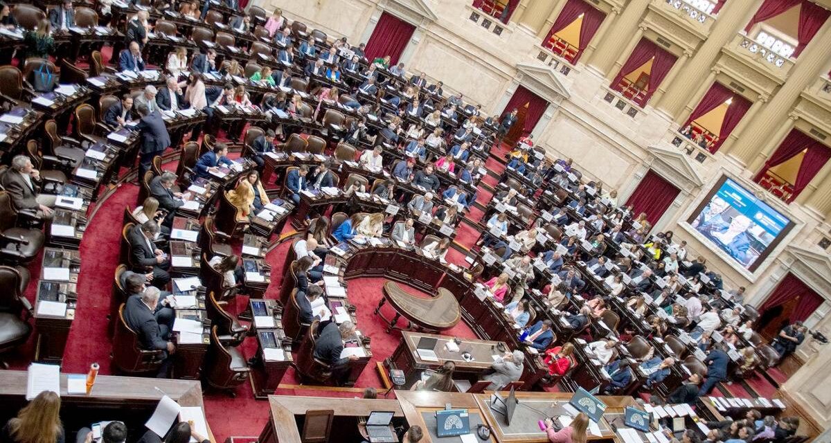 El Gobierno aseguró que «no hay ninguna traba» para que la ley Bases se apruebe mañana