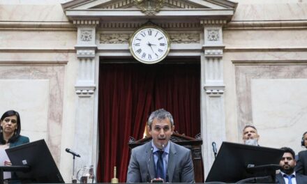 Principio de acuerdo entre el oficialismo y bloques opositores para aprobar la ley «Bases»