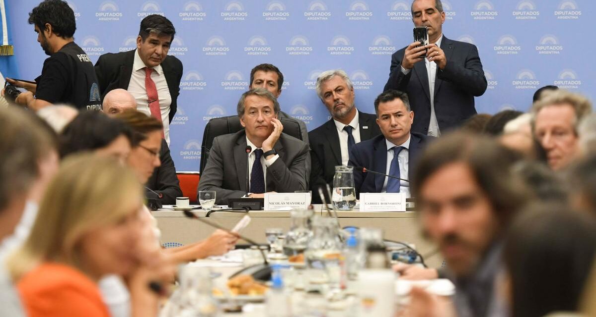 El oficialismo y bloques dialoguistas avanzaron en busca de acuerdos por el proyecto de ley «Bases»
