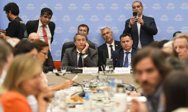 El oficialismo y bloques dialoguistas avanzaron en busca de acuerdos por el proyecto de ley «Bases»