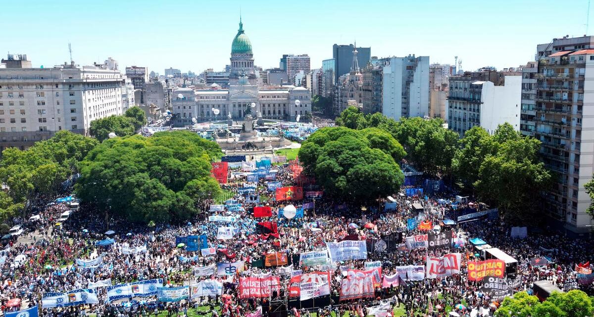 CGT, CTA y movimientos sociales pidieron «no traicionar» a trabajadores
