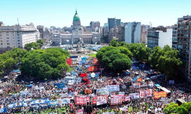 CGT, CTA y movimientos sociales pidieron «no traicionar» a trabajadores