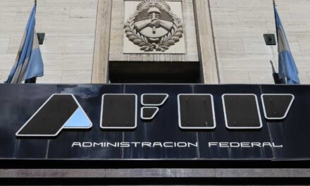 La recaudación impositiva creció 115,1% durante 2023 a casi 43 billones de pesos