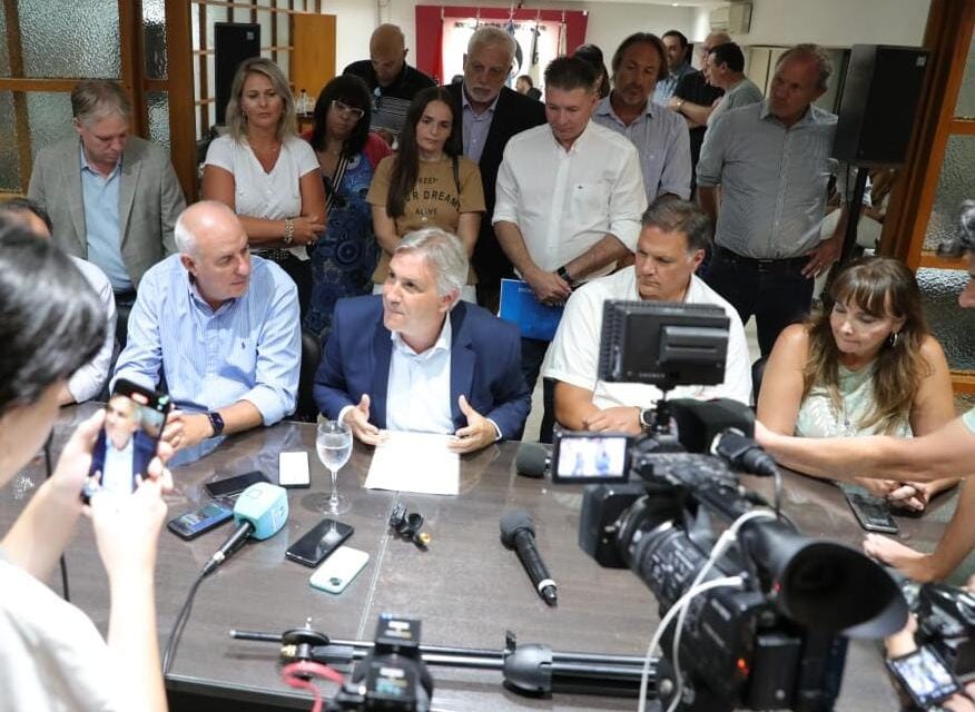 Llaryora se reunió con la Comisión de Enlace y reafirmó el rechazo a las retenciones