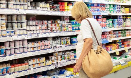 Las ventas minoristas cayeron 13,7% anual en diciembre y cerraron 2023 con una baja de 3,4%