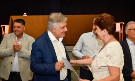 En Villa Huidobro, Llaryora anunció obras de pavimentación e infraestructura deportiva