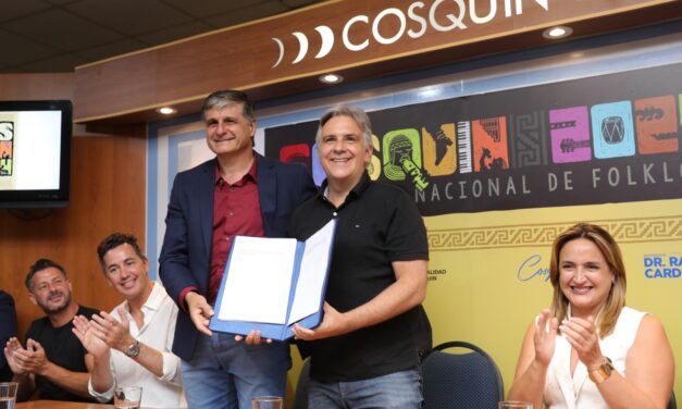 Cosquín: Llaryora anunció obras y entregó aportes al Festival Nacional de Folclore