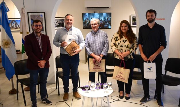 Accastello presentó el Festival Internacional de Peñas en General Deheza y Río Cuarto