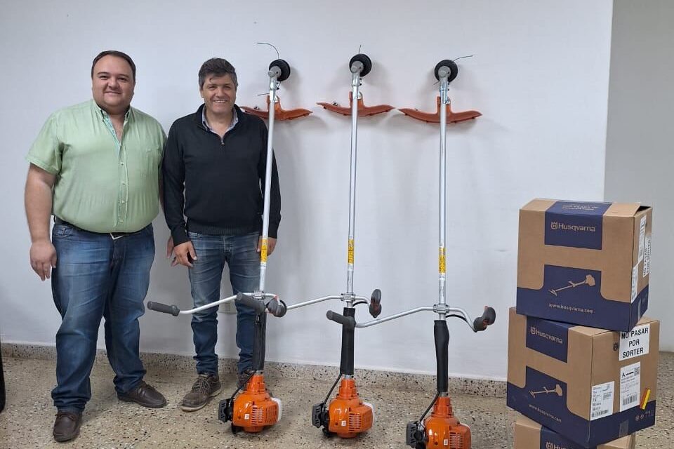 Berrotarán: incorporaron nuevas desmalezadoras para el cuidado de espacios verdes