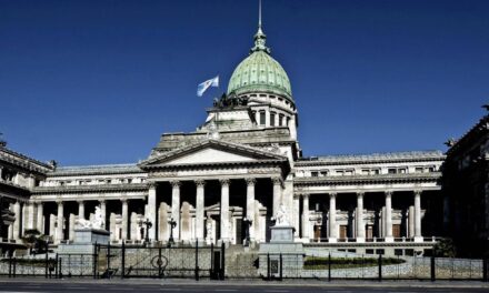 Ingresó al Congreso el DNU que desregula la economía y deroga múltiples leyes