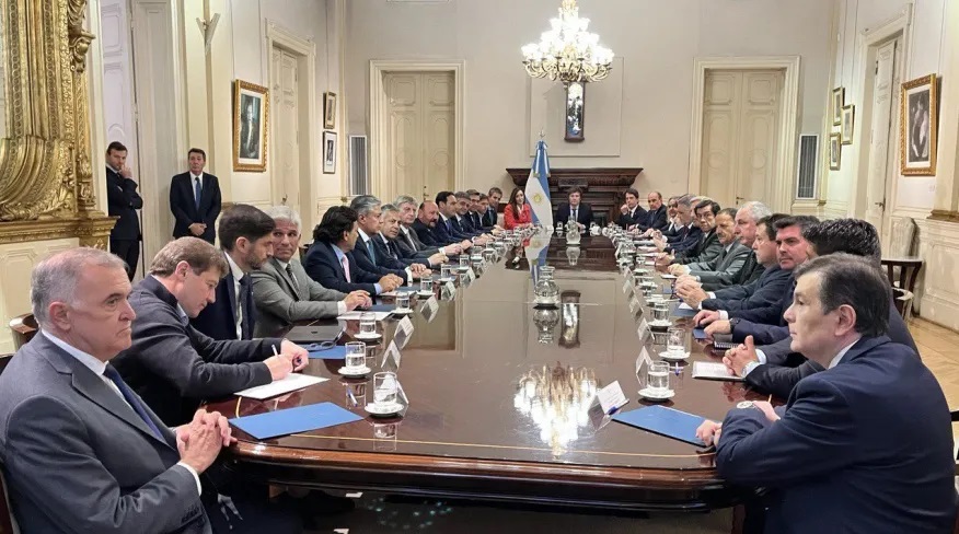 Gobernadores y legisladores de UxP se reúnen este jueves para fijar una estrategia en común