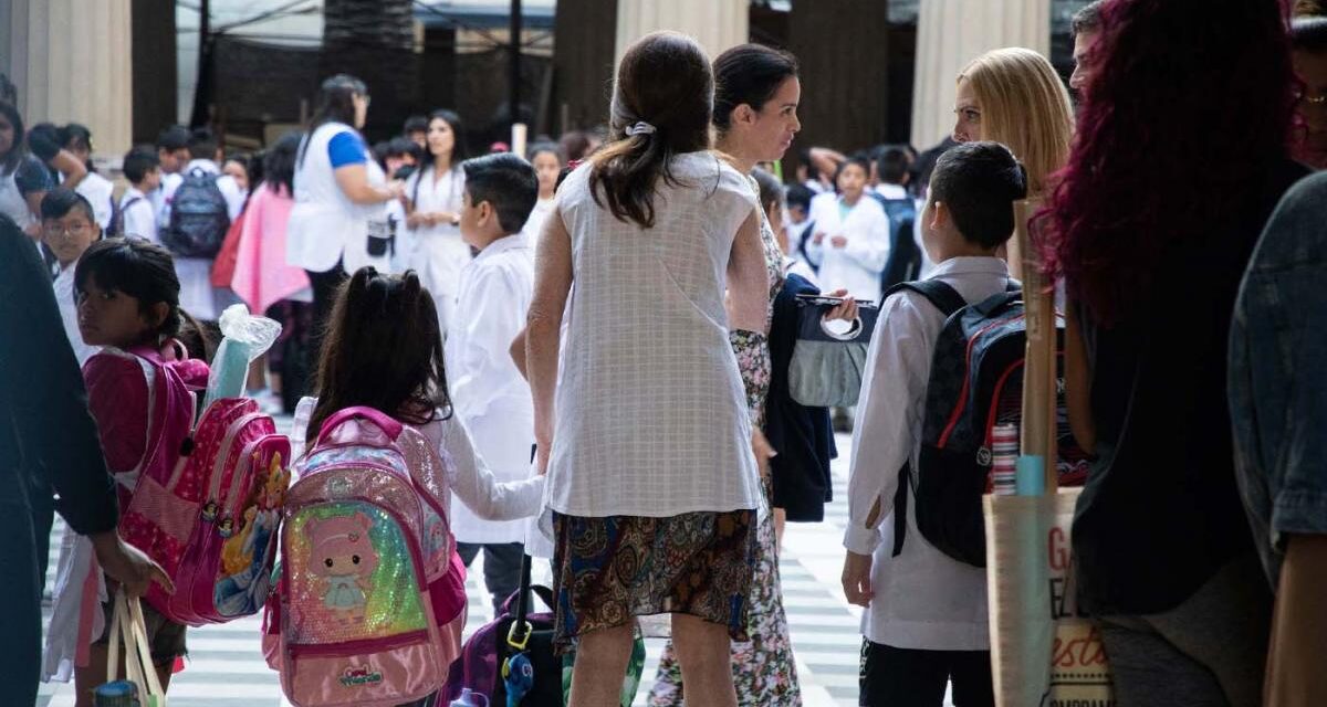 Las clases inician este lunes en varias provincias con un paro de los docentes de Ctera