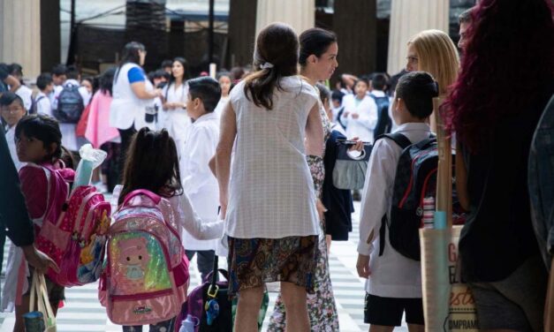 Las clases inician este lunes en varias provincias con un paro de los docentes de Ctera