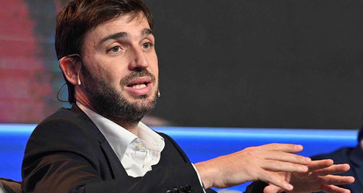 El gobernador de Chubut advirtió que interrumpirá la salida de petróleo si le descuentan la coparticipación