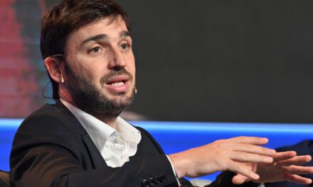 El gobernador de Chubut advirtió que interrumpirá la salida de petróleo si le descuentan la coparticipación