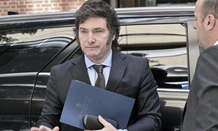 El Presidente publicó una lista de diputados a los que calificó de «traidores»