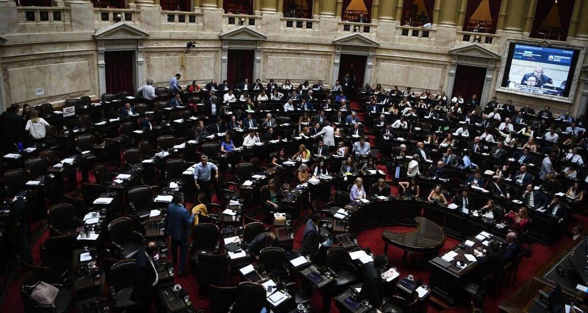 LLA propone acortar la lista de empresas públicas a privatizar en el debate de la ley «Bases»