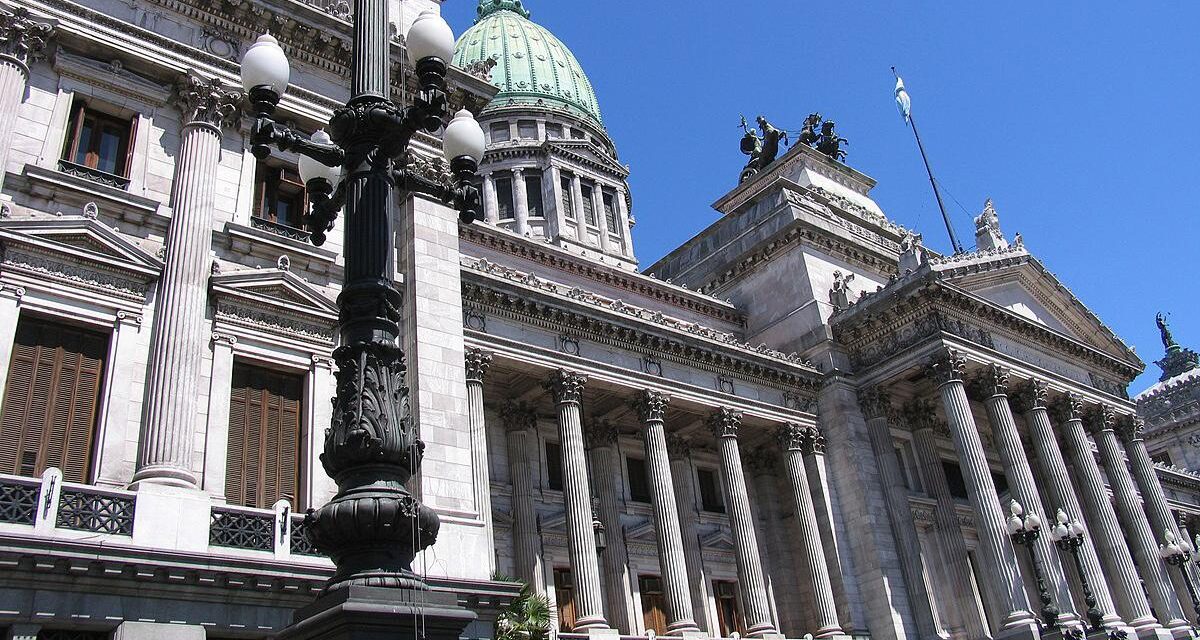Se reúne la Bicameral y fijará un esquema para analizar el DNU 70/2023