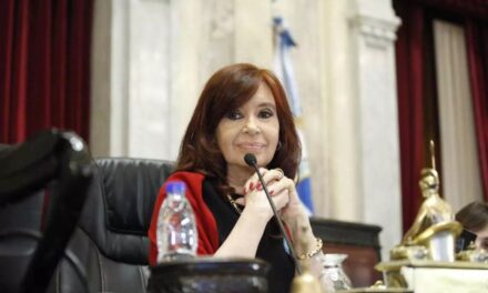 Con cita de Alberdi, reapareció CFK para alertar sobre la «tercera crisis de deuda» de Argentina