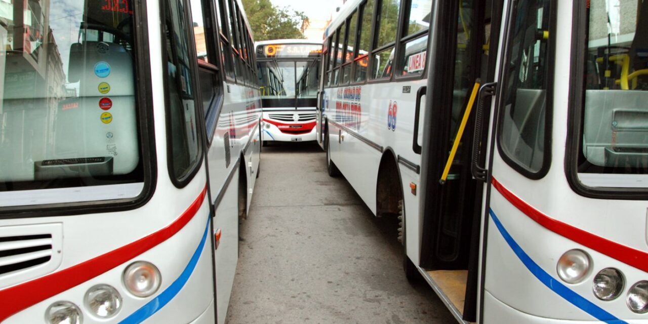 El Gobierno anunció la quita total de los subsidios al transporte en el interior del país