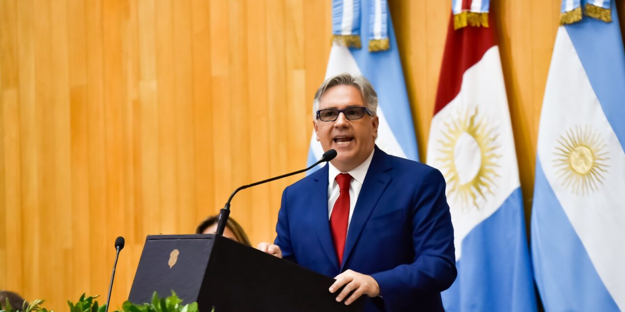 Llaryora habló sobre la crisis, pidió esfuerzo a los estatales y reclamó a la Nación «un plan productivo»